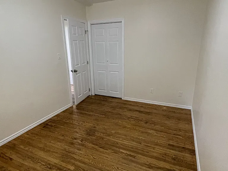 37 E Rutherford Dr #MAIN FLOOR — Photo 19
