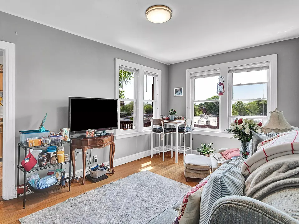 28-30 Whitney St #201