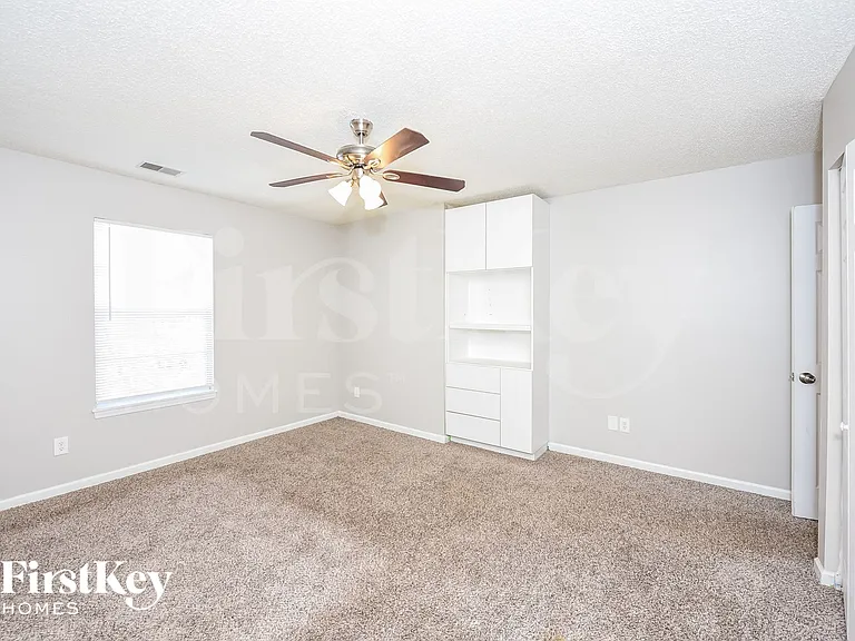 423 Aberdeen Cir — Photo 9