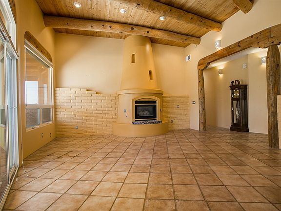 5th image of 127 Esmeralda Ct