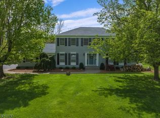 7 Grandview Cir, Flemington, NJ 08822