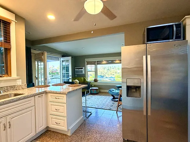 2409 Vancouver Ave — Photo 6
