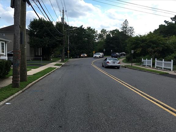 4th image of 619 1st St