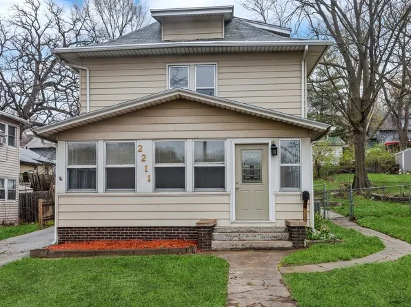 2211 SW 9th St, Des Moines, IA 50315