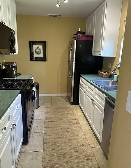 2444 Sycamore Ln #3 — Photo 2