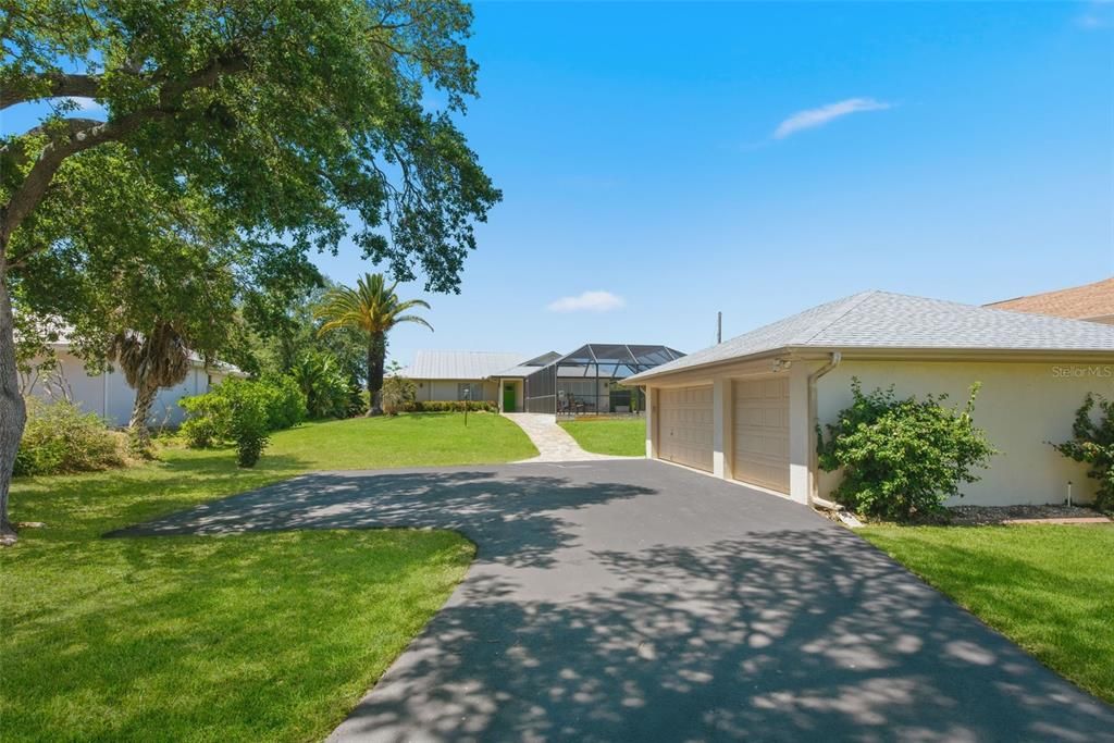 880 Lemon Bay Dr, Venice, FL - View 3
