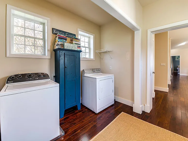72 Long Ln — Photo 16