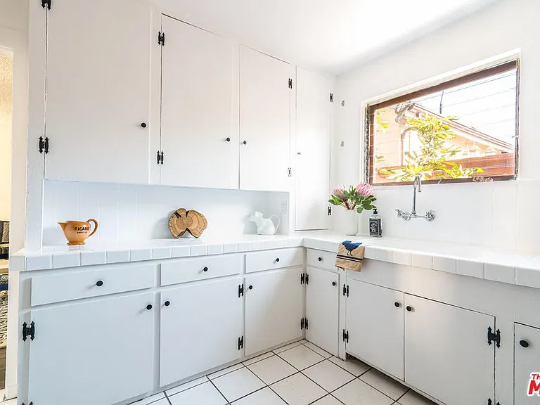 2750 Alsace Ave #1/2 — Photo 7