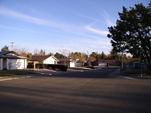3rd image of 6812 Coventry Dr