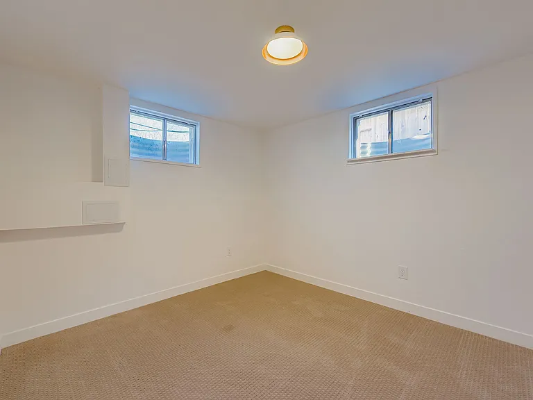 4264 W Radcliff Ave — Photo 26