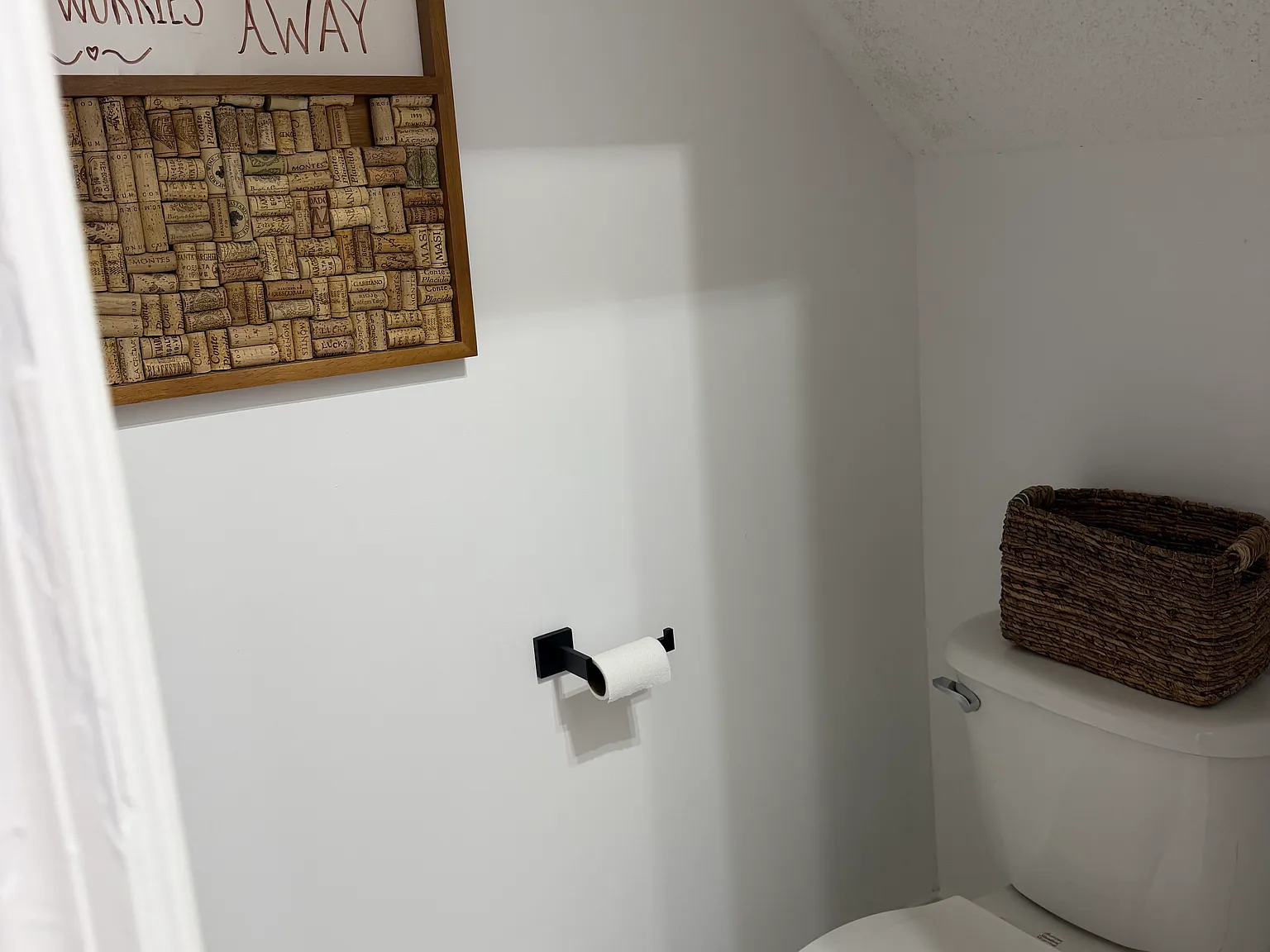 3 bed, 2.5 bath, 1300 sqft, $2,400 — Photo 2