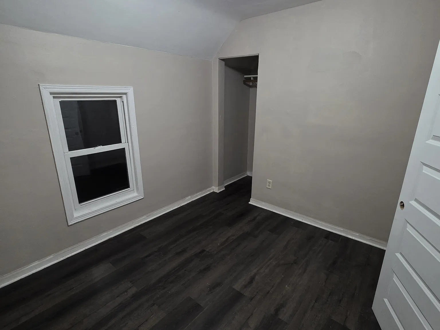 3 bed, 1048 sqft, $1,800 — Photo 2