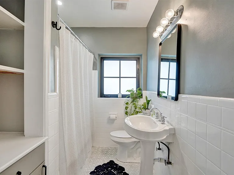 807 SW 18th St — Photo 35