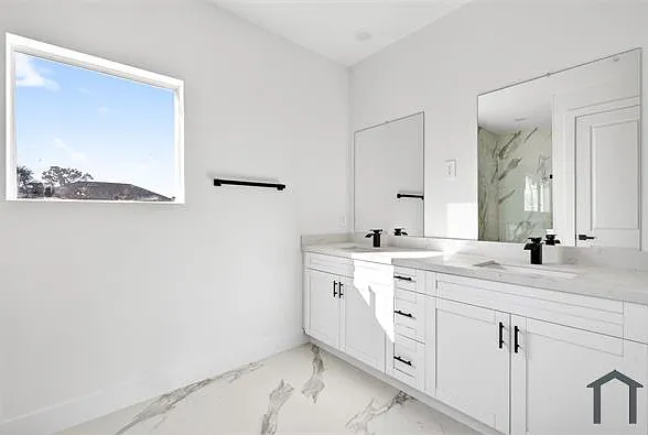 4 bed, 2216 sqft, $2,850 — Photo 4