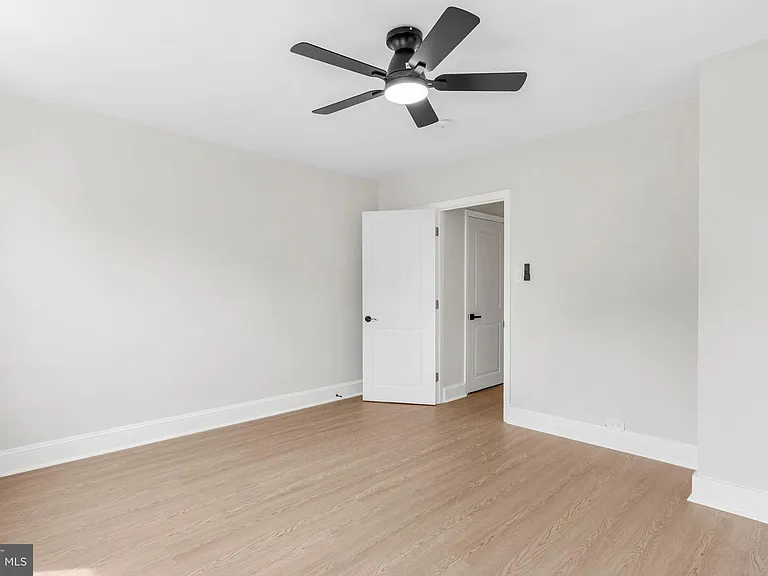 35 E Collom St — Photo 20