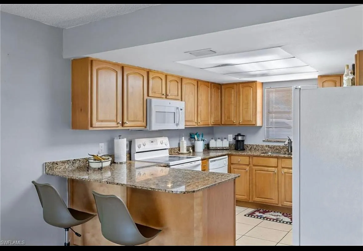 2 bed, 990 sqft, $1,450 — Photo 3