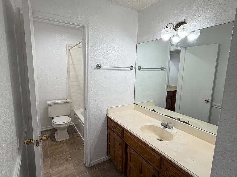 213 S Beverly St #1 — Photo 16