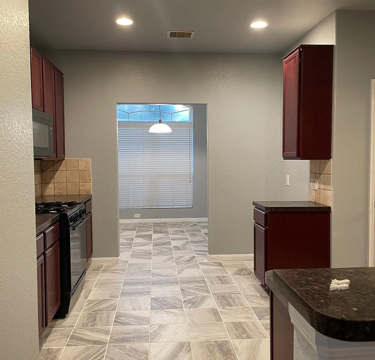 3 bed, 1850 sqft, $2,000 — Photo 3