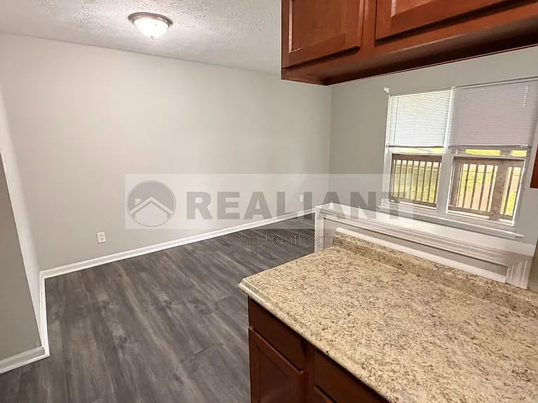 2021 Cambridge Dr #10 — Photo 16