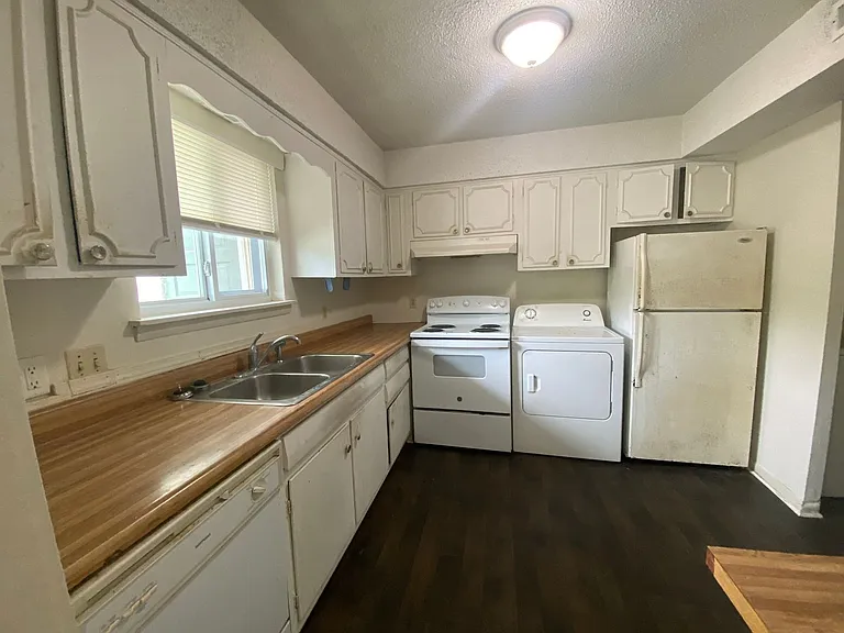 2354 Champion Ct — Photo 9