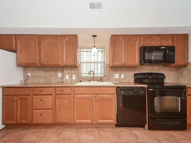 3010 Helena St — Photo 13