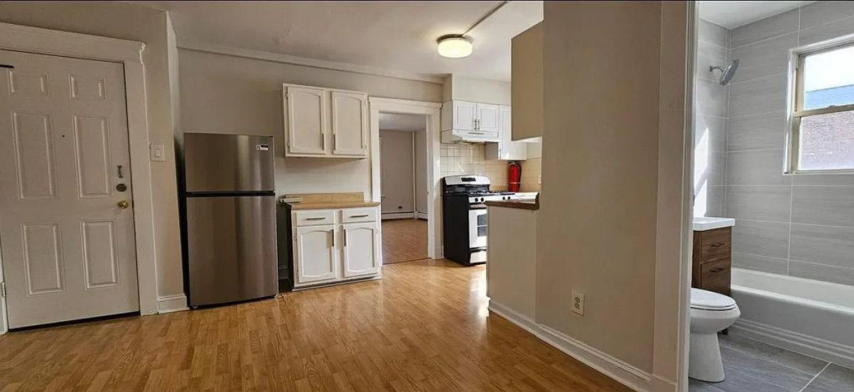 2 bed, 870 sqft, $2,200 — Photo 4