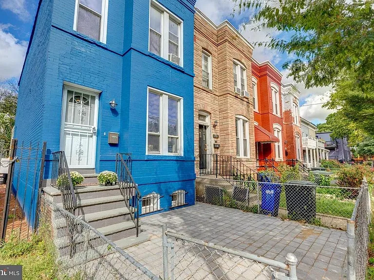 1102 Trinidad Ave NE — Photo 2