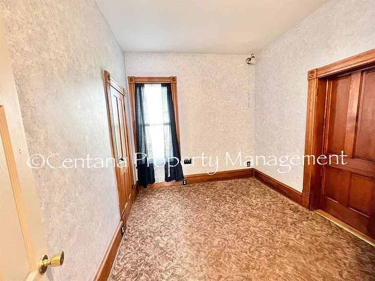 1305 E 2nd St — Photo 13