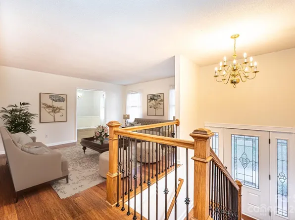 470 17th Avenue Dr NE, Hickory, NC 28601