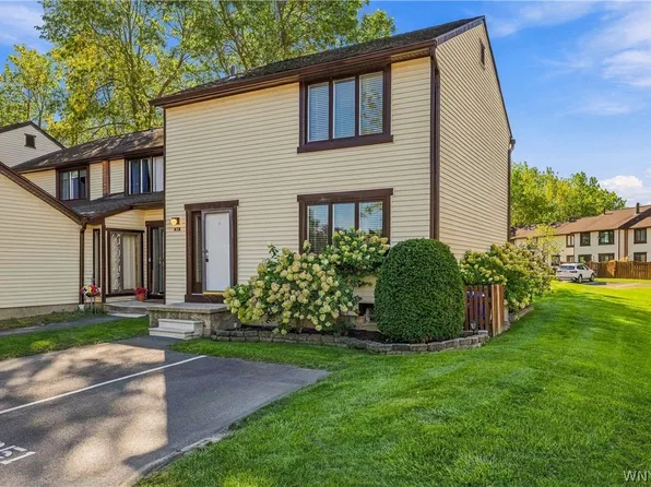 1251 Charlesgate Cir, East Amherst, NY 14051