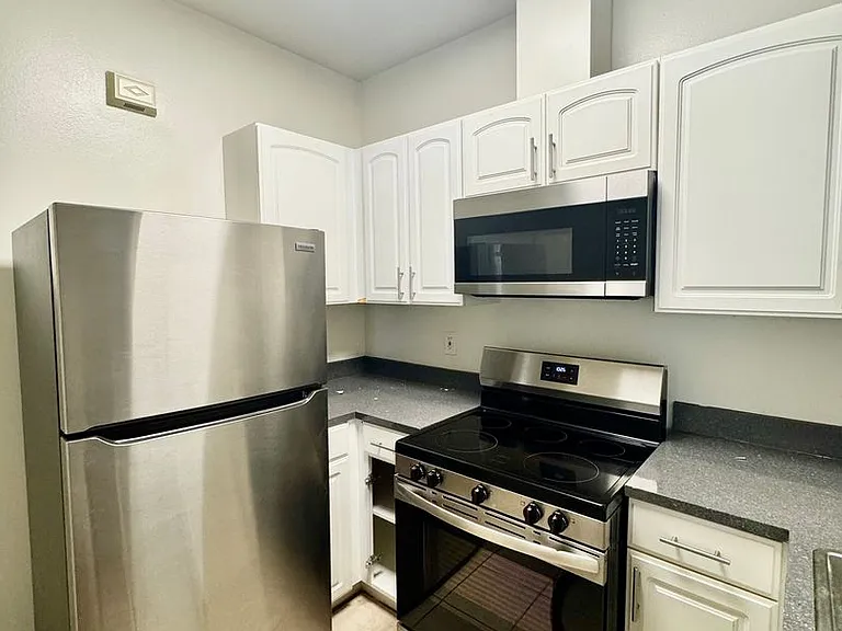 10883 Rose Ave #101 — Photo 10