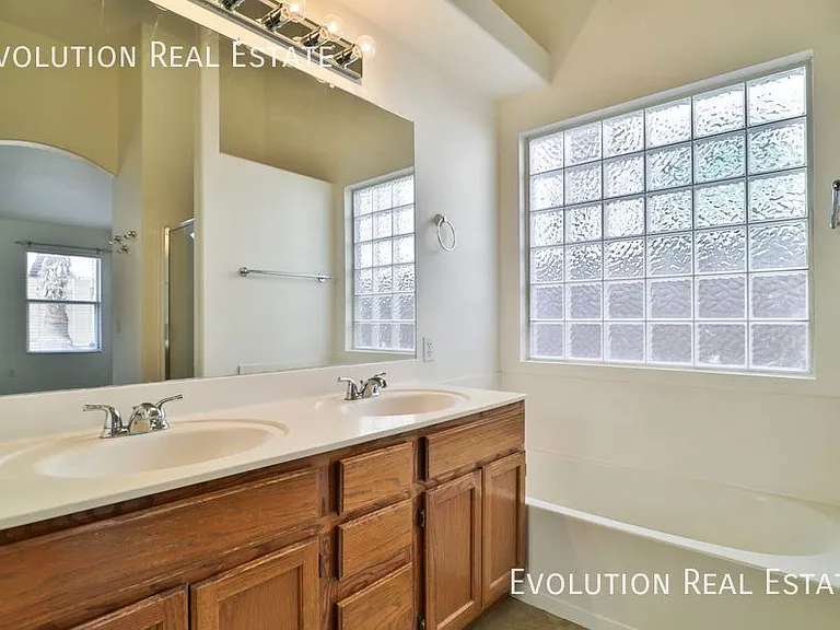 3226 E Sequoia Dr — Photo 25