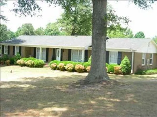 303 Robinall Dr, Easley, SC 29642