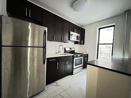 4th image of 780 E 2nd St APT B