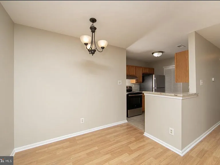 504 Britton Pl — Photo 5