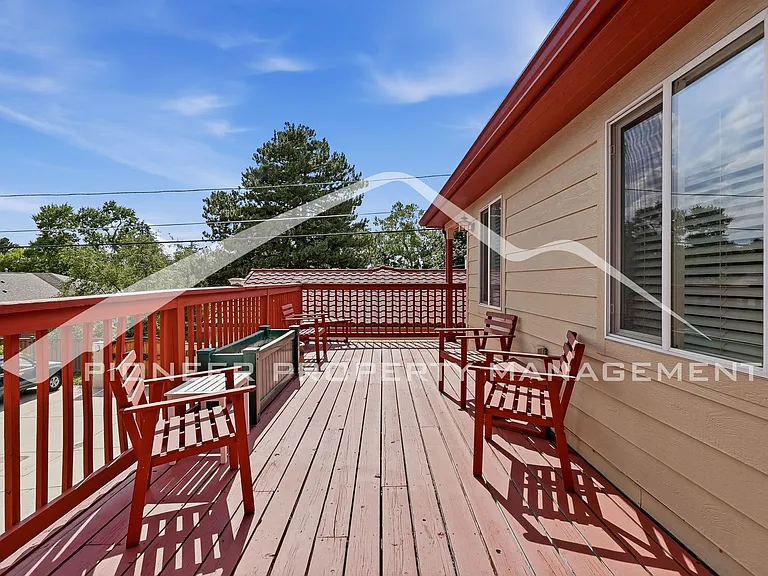 4215 W Byron Pl — Photo 3