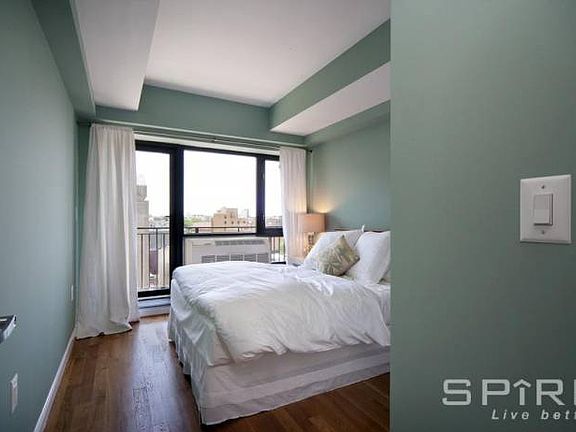5th image of 2638 21st St APT 9D
