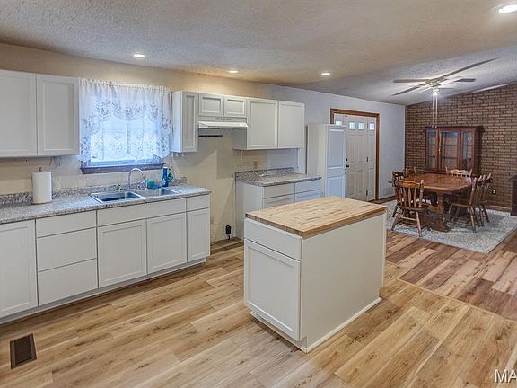 4th image of 2007 Lynn St