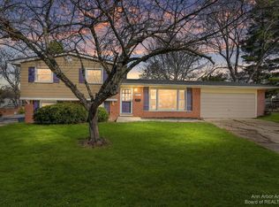 17 Donegal Ct, Ann Arbor, MI 48104