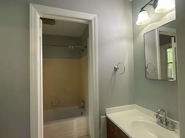 1809 Stratford Arms Dr — Photo 13