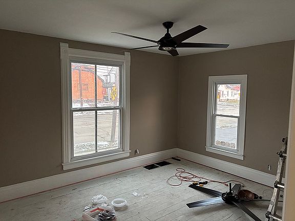 Front Room (awaiting carpet)