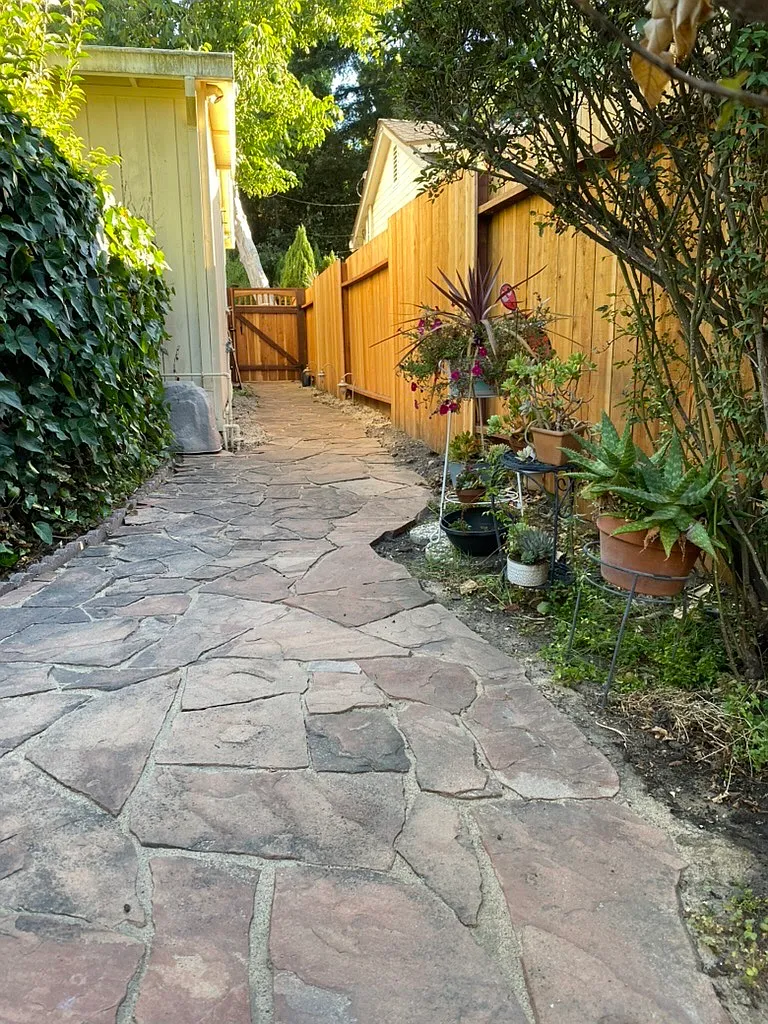 2 bed, 900 sqft, $3,995 — Photo 2