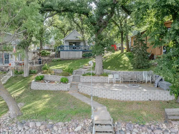 16603 Shoreline Dr, Spirit Lake, IA 51360