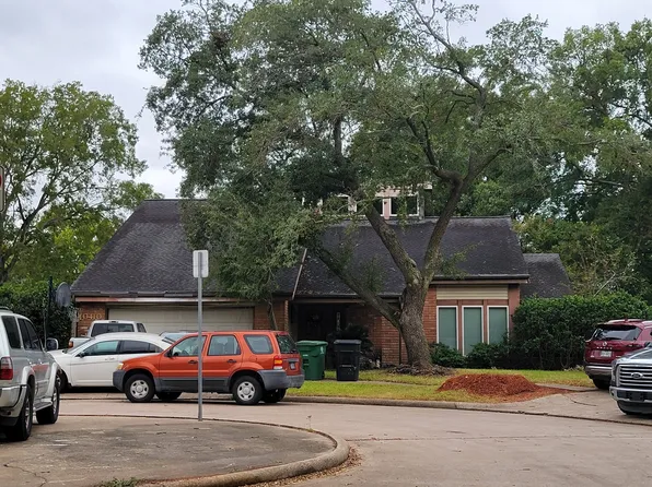 10410 Tennis Ct, Houston, TX 77099