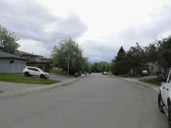 Exterior Neighborhood (street photo)