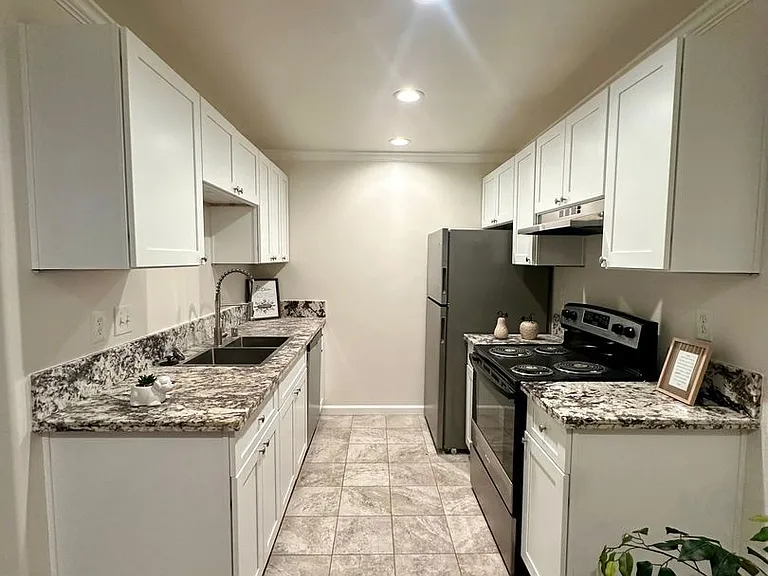 3205 Midway Dr — Photo 3
