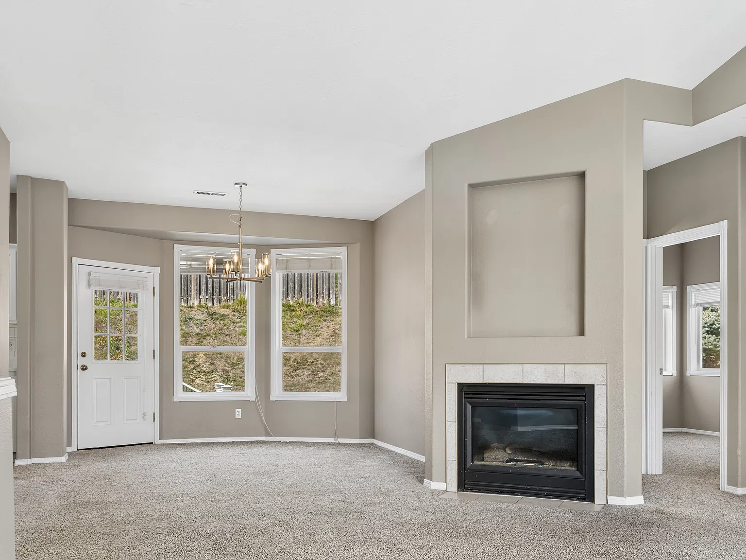 4 bed, 2145 sqft, $3,000 — Photo 2