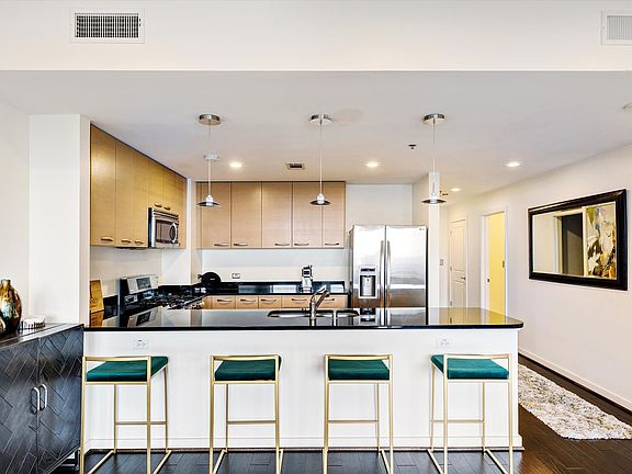 5th image of 1200 Main St APT 1404