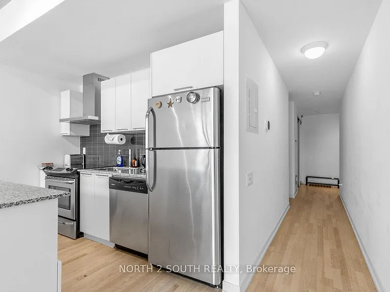 95 Bathurst St #225 — Photo 24