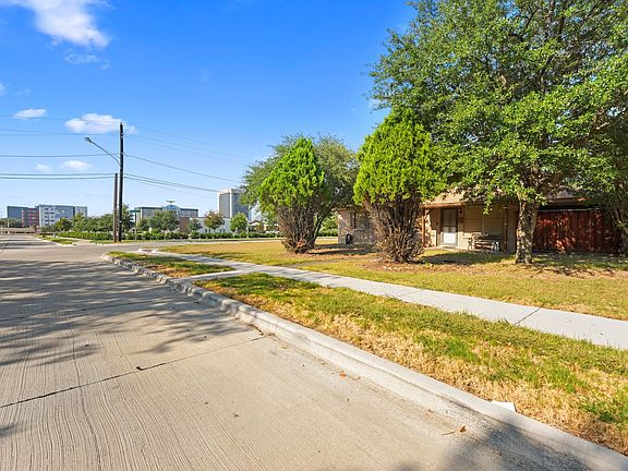 3rd image of 13105 Blossomheath Ln